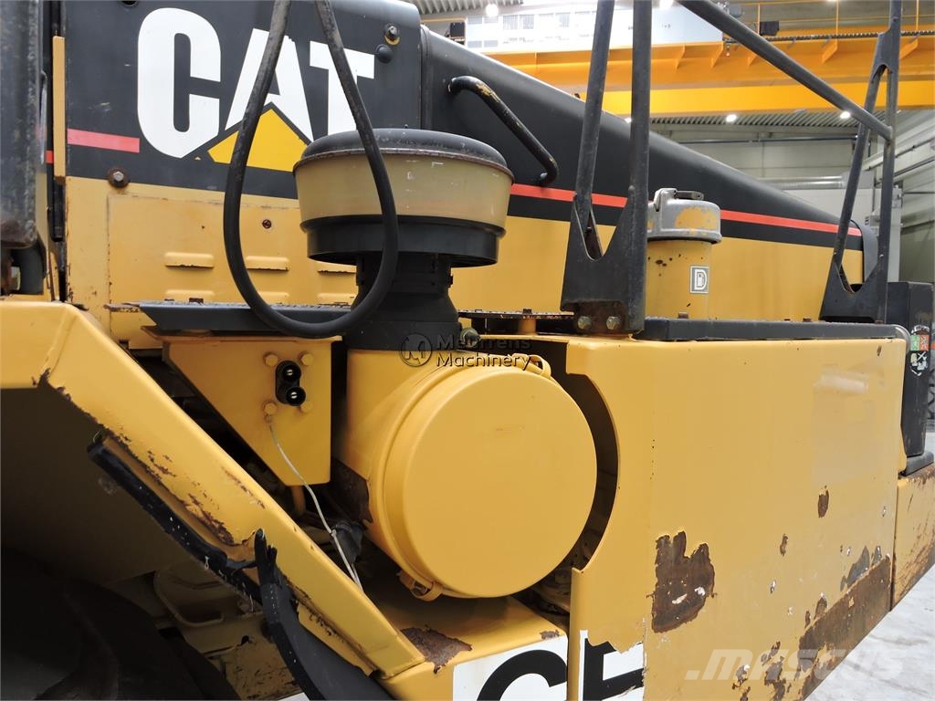 CAT D250E ساحبات مفصلية