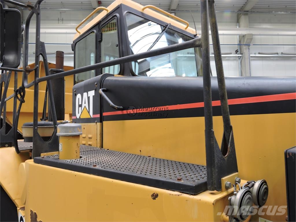 CAT D250E ساحبات مفصلية