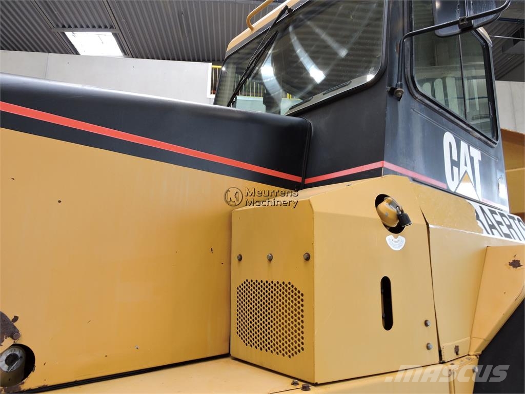 CAT D250E ساحبات مفصلية