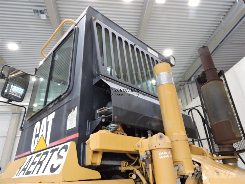 CAT D250E ساحبات مفصلية