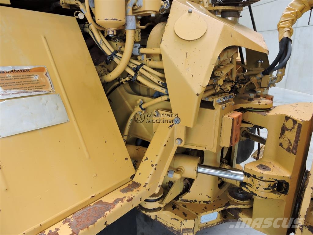CAT D250E ساحبات مفصلية