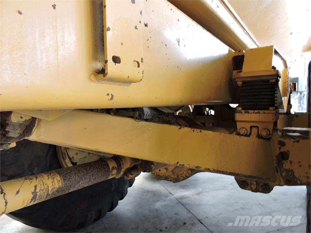 CAT D250E ساحبات مفصلية