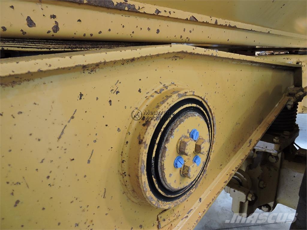 CAT D250E ساحبات مفصلية