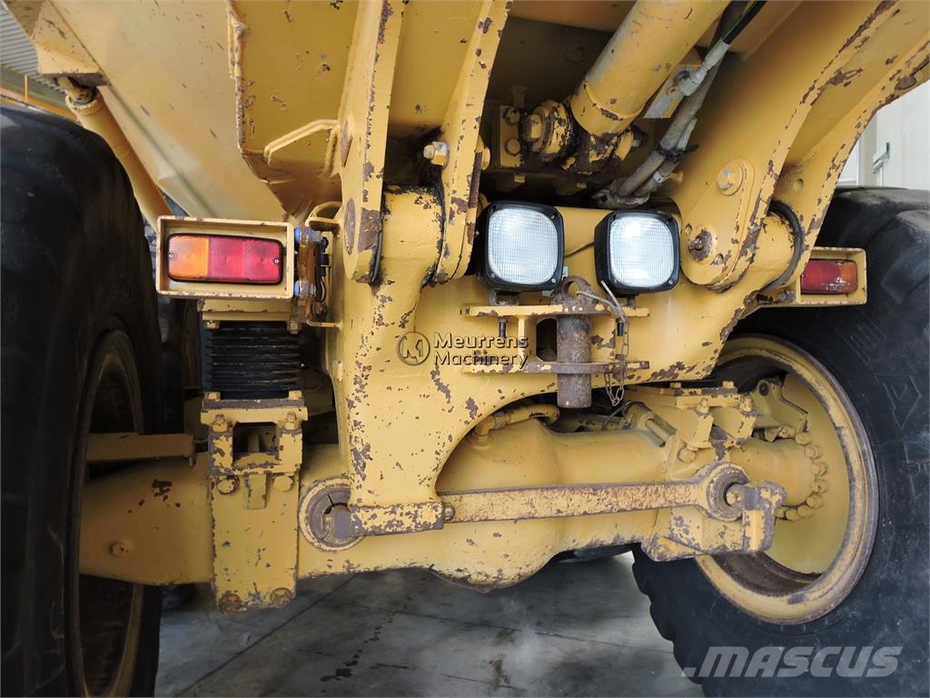 CAT D250E ساحبات مفصلية
