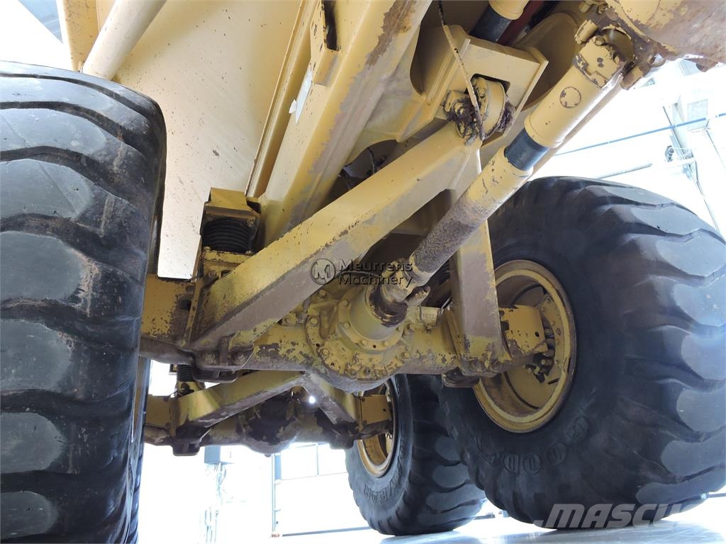 CAT D250E ساحبات مفصلية