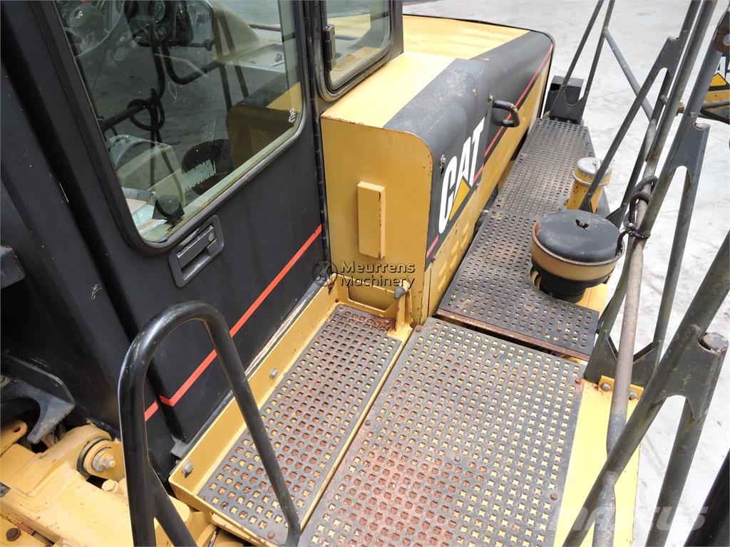 CAT D250E ساحبات مفصلية