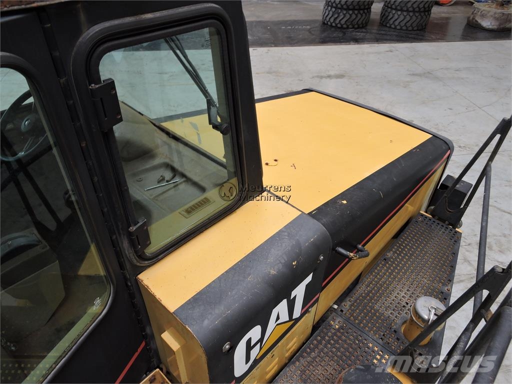 CAT D250E ساحبات مفصلية