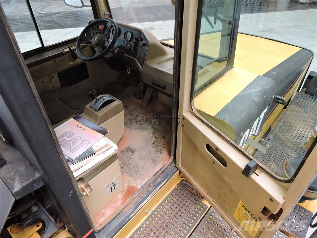 CAT D250E ساحبات مفصلية