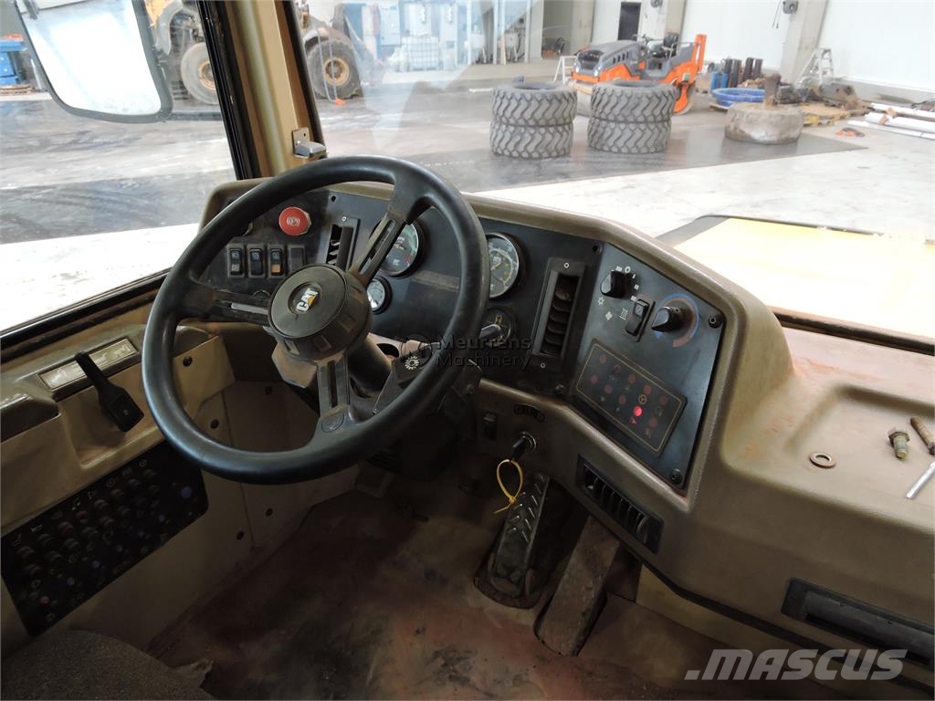 CAT D250E ساحبات مفصلية