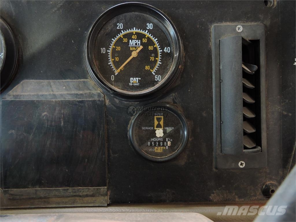 CAT D250E ساحبات مفصلية