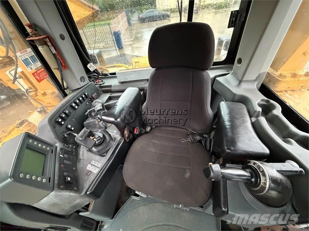 CAT D8T Bulldozers
