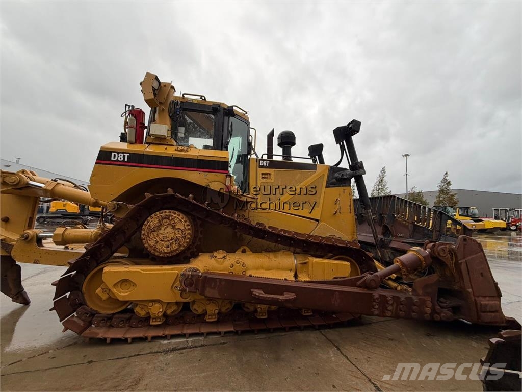 CAT D8T Bulldozers