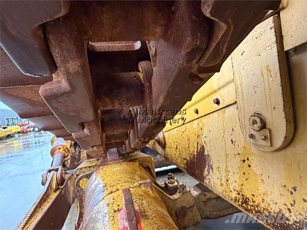 CAT D8T Bulldozers