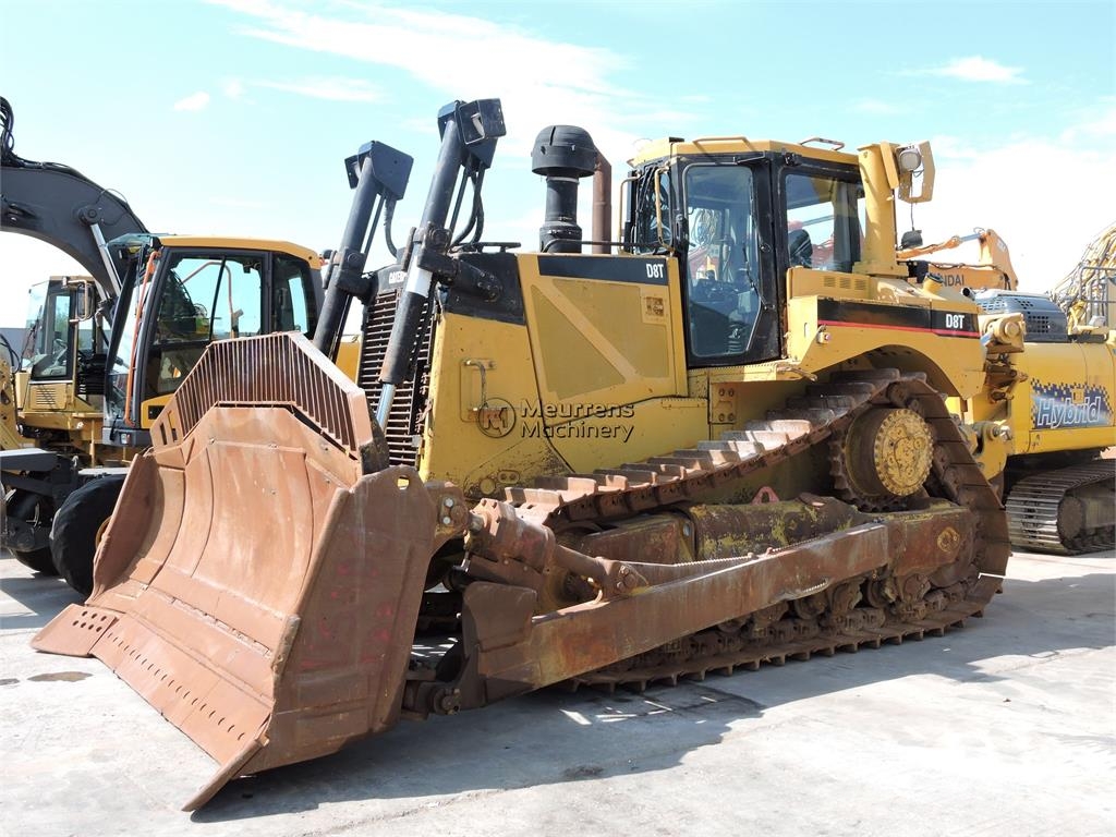 CAT D8T Buldožeri