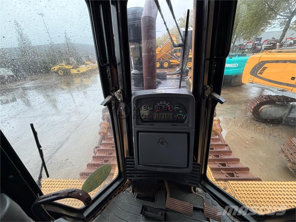 CAT D8T Bulldozers