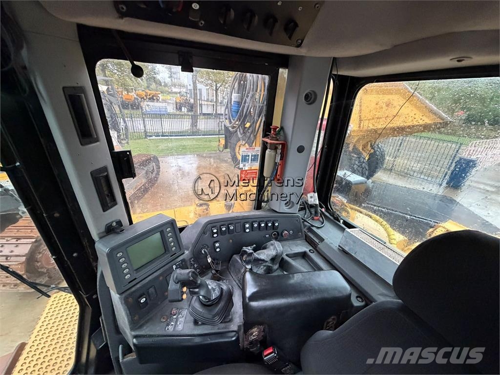 CAT D8T Bulldozers