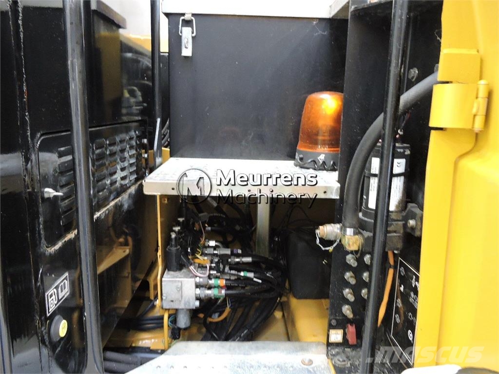CAT M316D حفارات بعجل