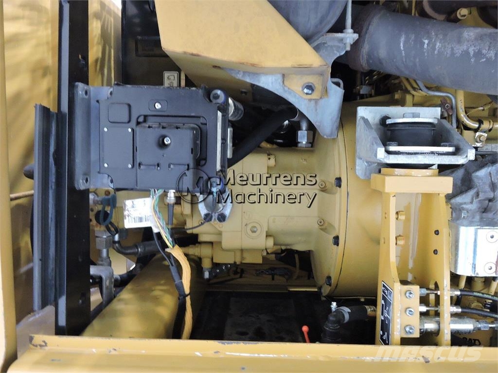 CAT M316D حفارات بعجل