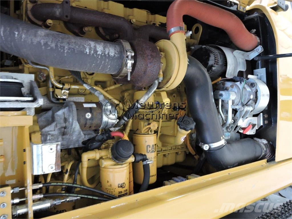 CAT M316D حفارات بعجل