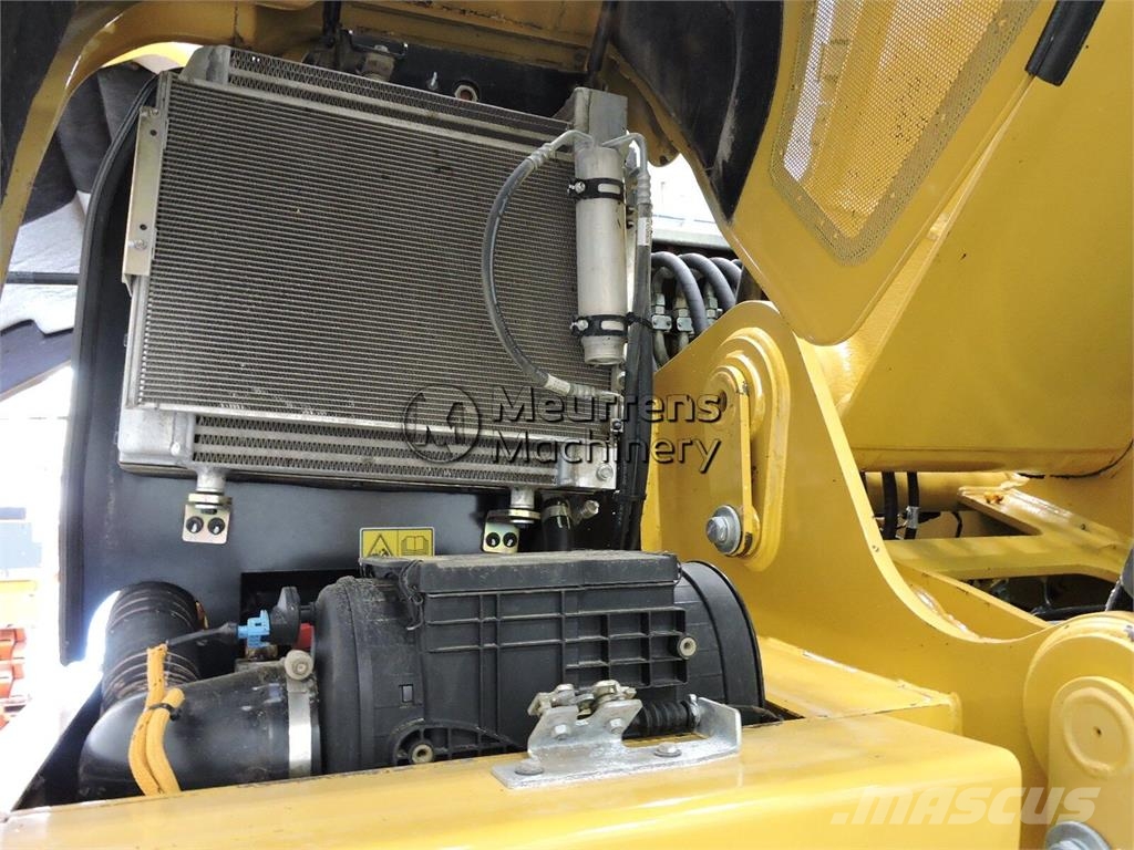 CAT M316D حفارات بعجل