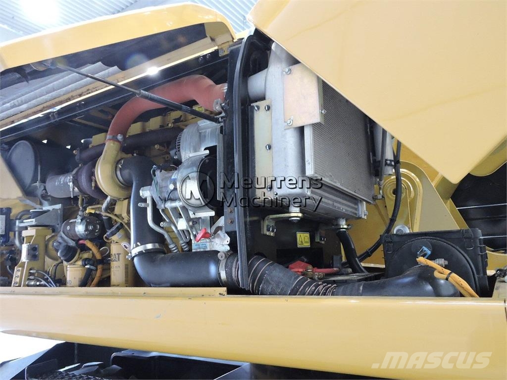 CAT M316D حفارات بعجل