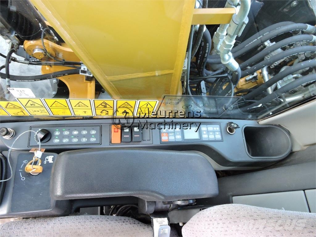 CAT M316D حفارات بعجل
