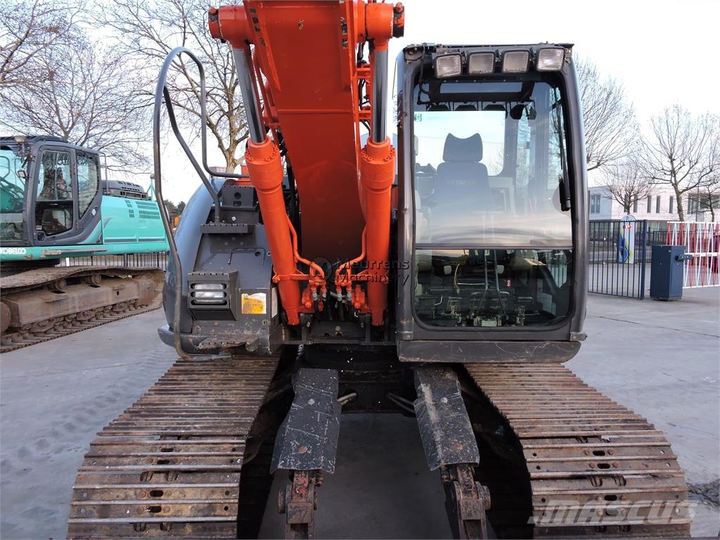 Hitachi ZX135 Raupenbagger