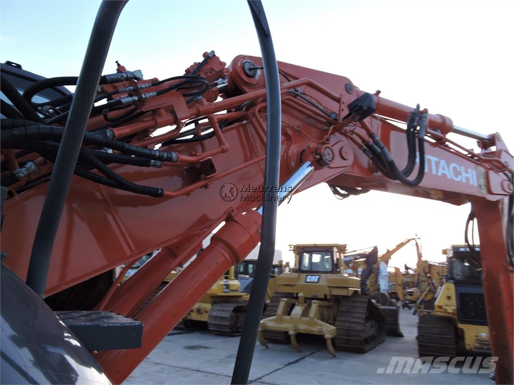 Hitachi ZX135 Raupenbagger