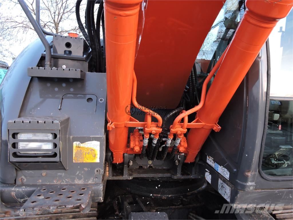 Hitachi ZX135 Raupenbagger