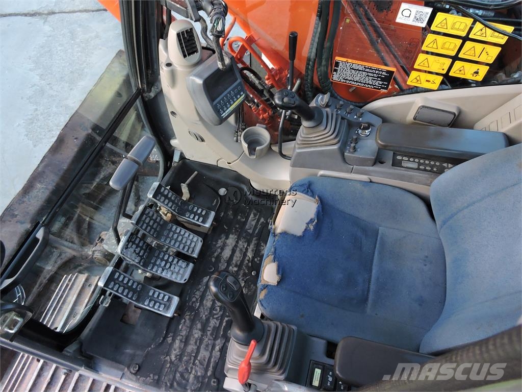 Hitachi ZX135 Raupenbagger