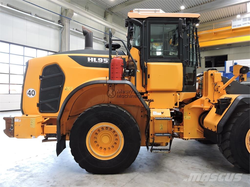 Hyundai HL955A لوادر بعجل