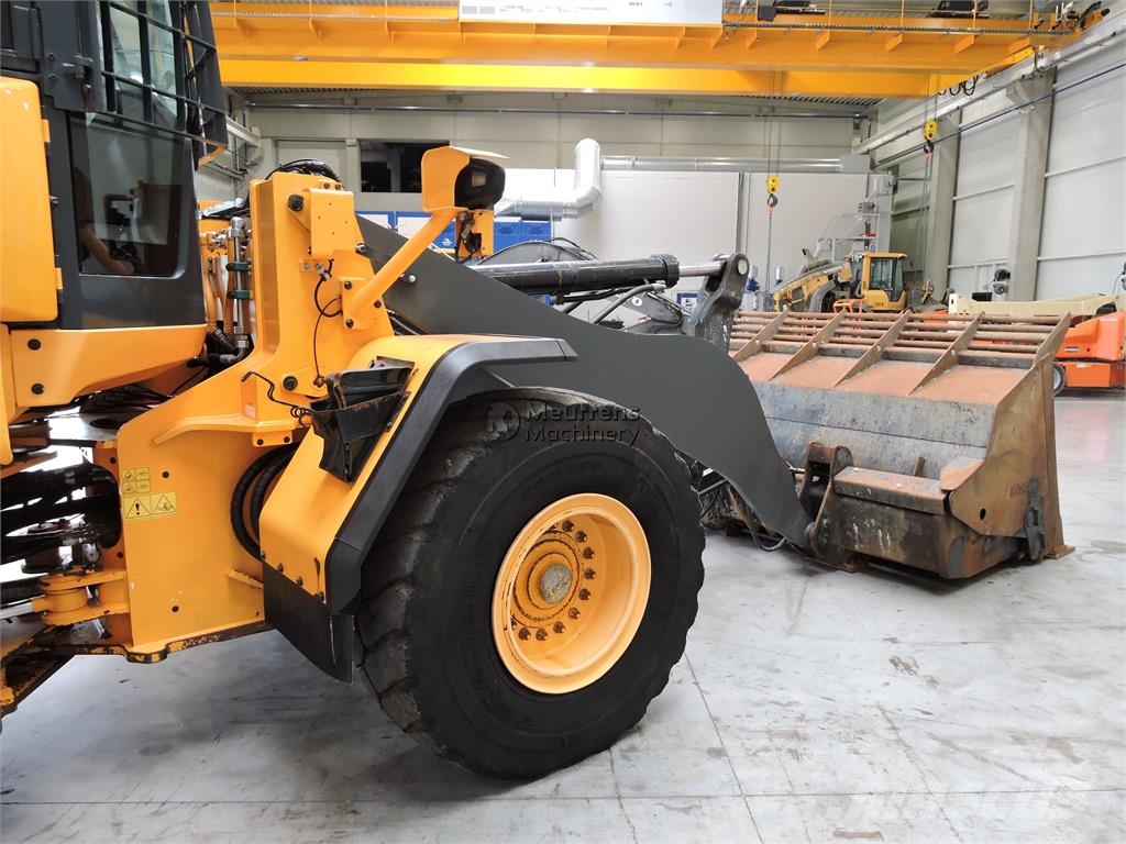 Hyundai HL955A لوادر بعجل