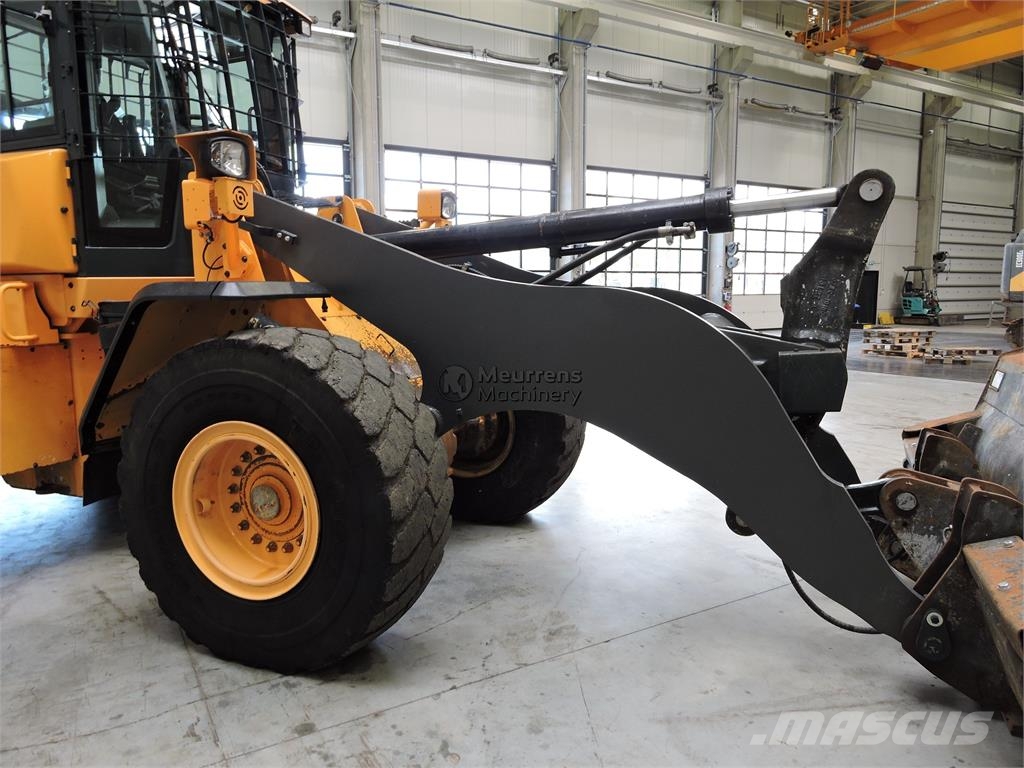 Hyundai HL955A لوادر بعجل