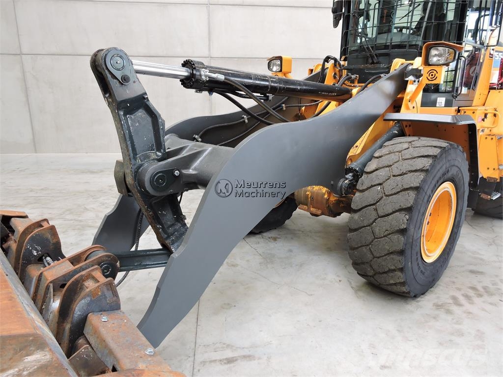 Hyundai HL955A لوادر بعجل