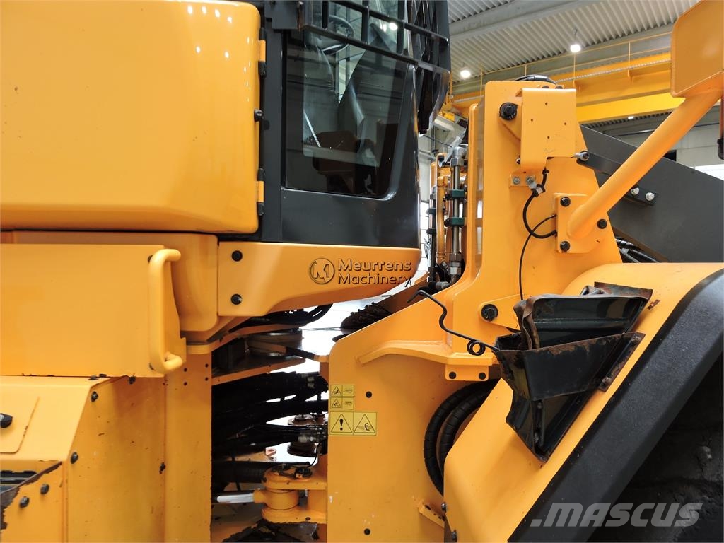 Hyundai HL955A لوادر بعجل