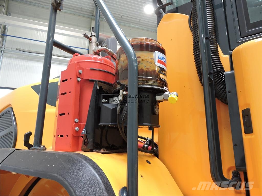Hyundai HL955A لوادر بعجل
