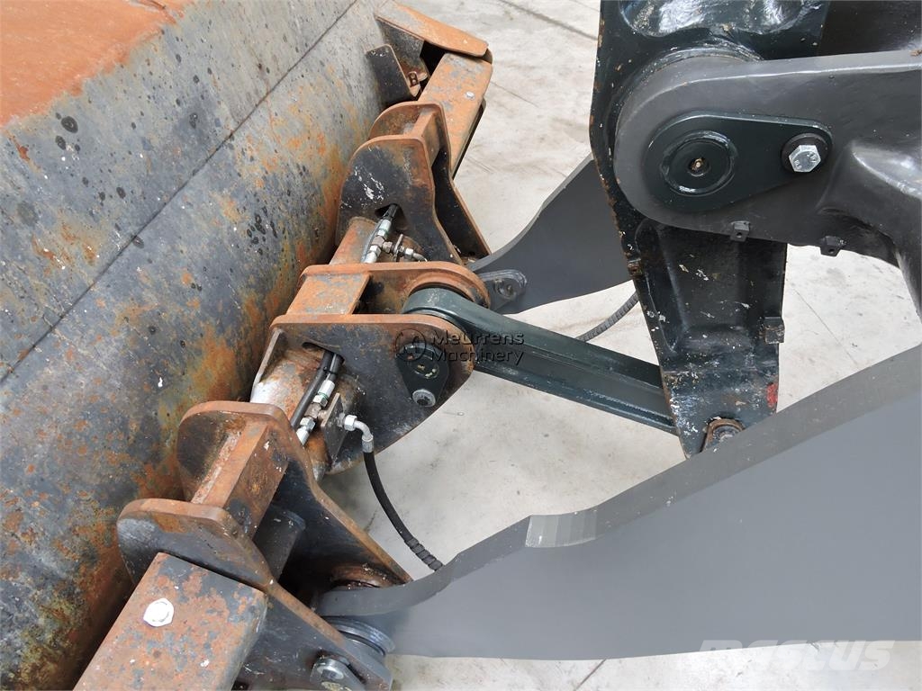 Hyundai HL955A لوادر بعجل
