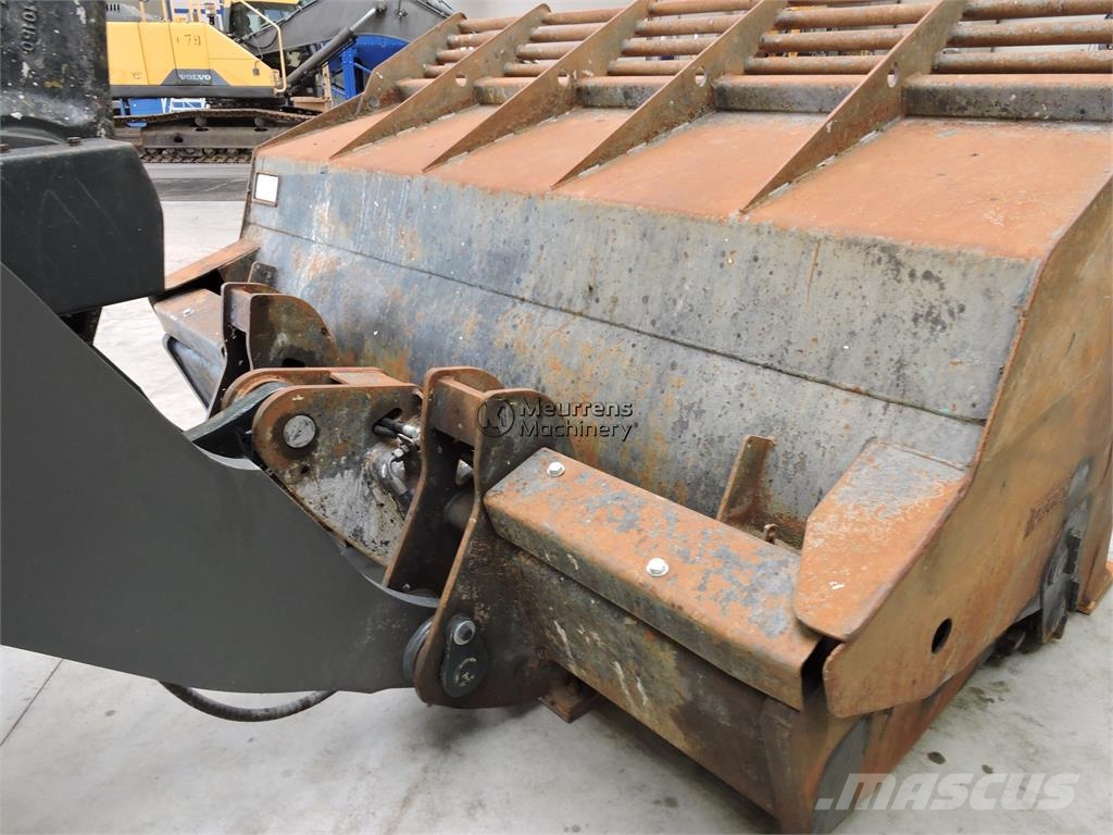 Hyundai HL955A لوادر بعجل