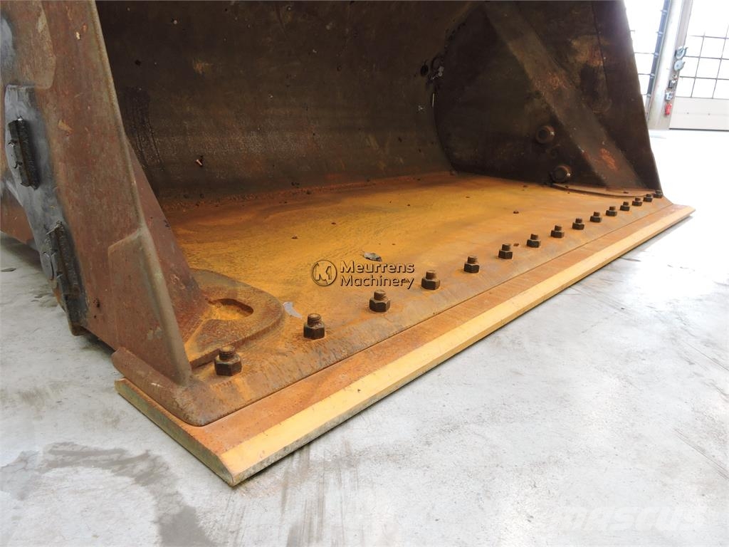 Hyundai HL955A لوادر بعجل