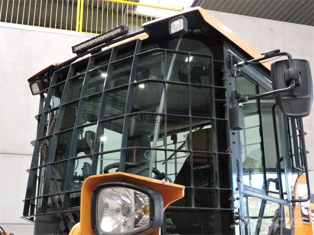 Hyundai HL955A لوادر بعجل