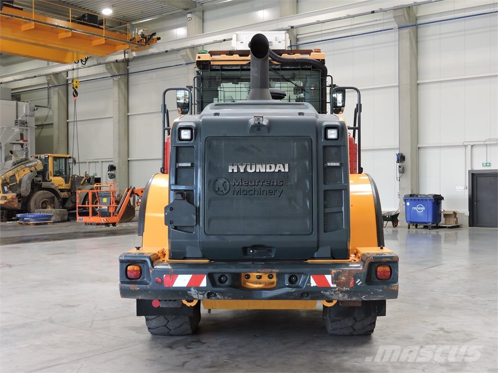 Hyundai HL955A لوادر بعجل