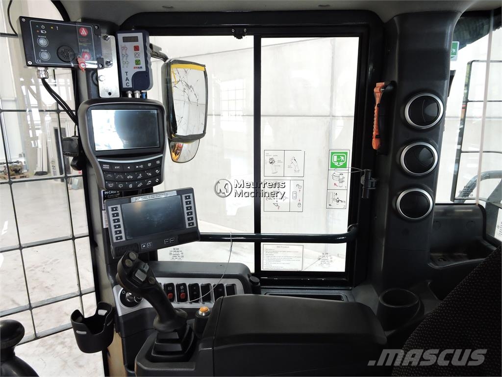 Hyundai HL955A لوادر بعجل