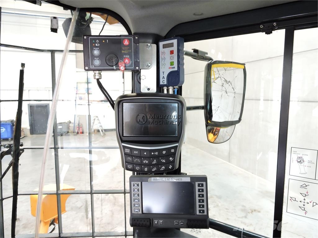 Hyundai HL955A لوادر بعجل