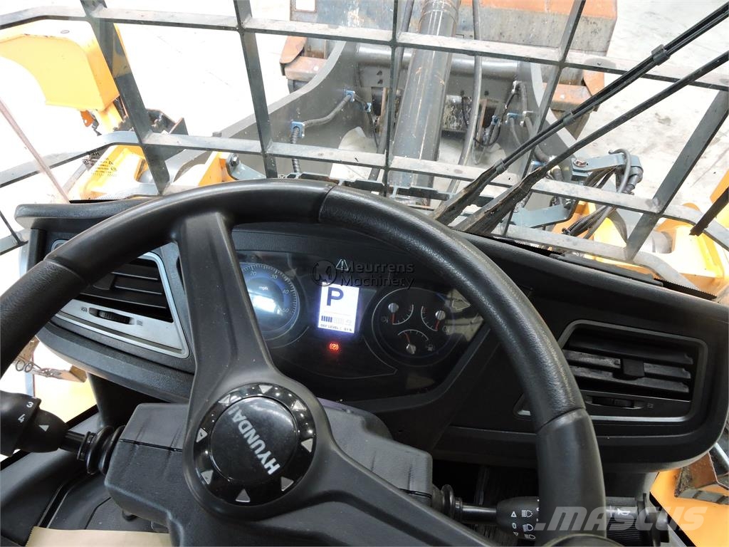 Hyundai HL955A لوادر بعجل