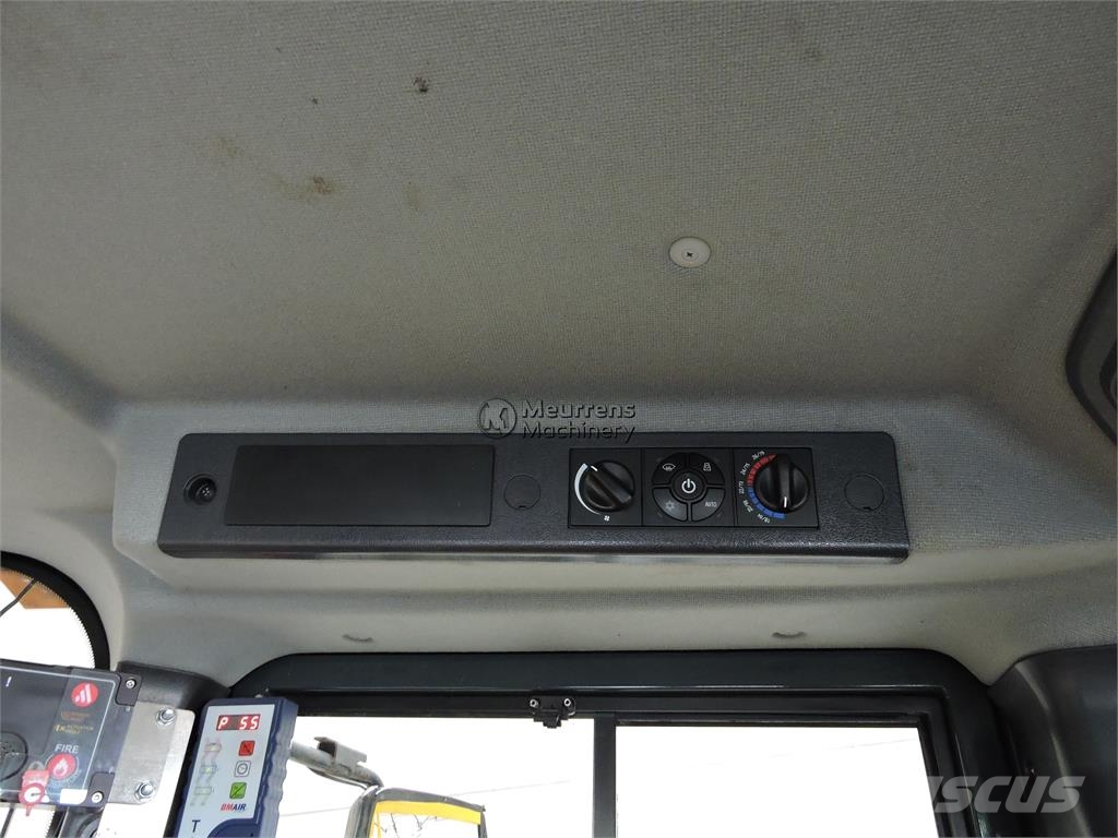 Hyundai HL955A لوادر بعجل