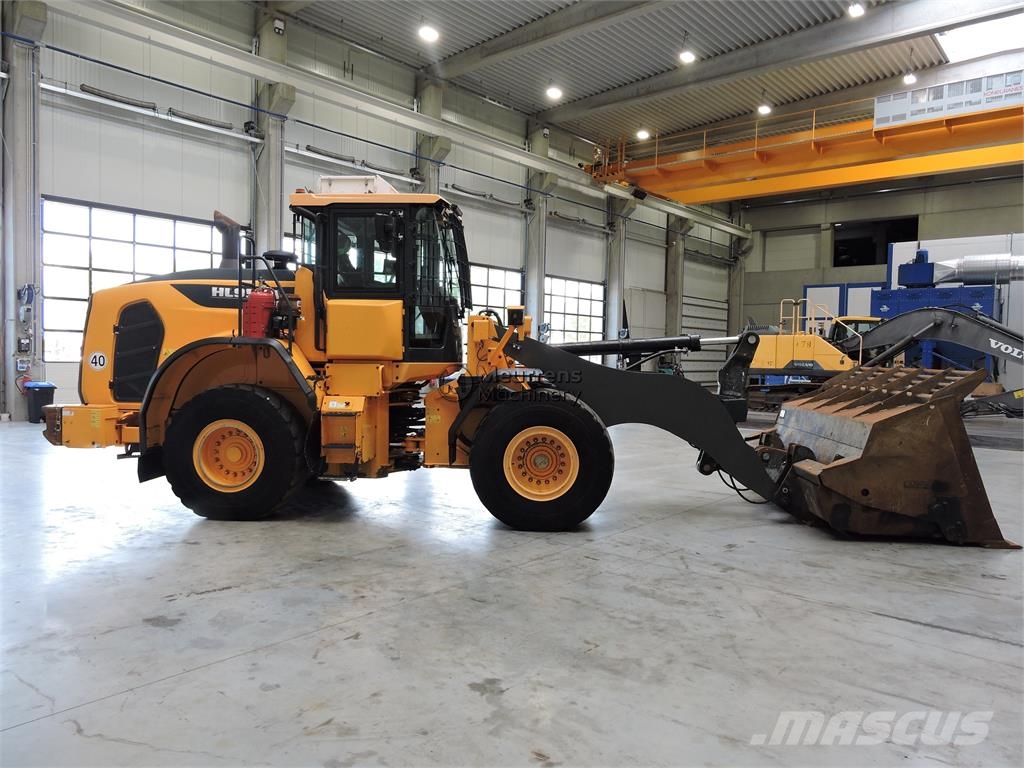 Hyundai HL955A لوادر بعجل