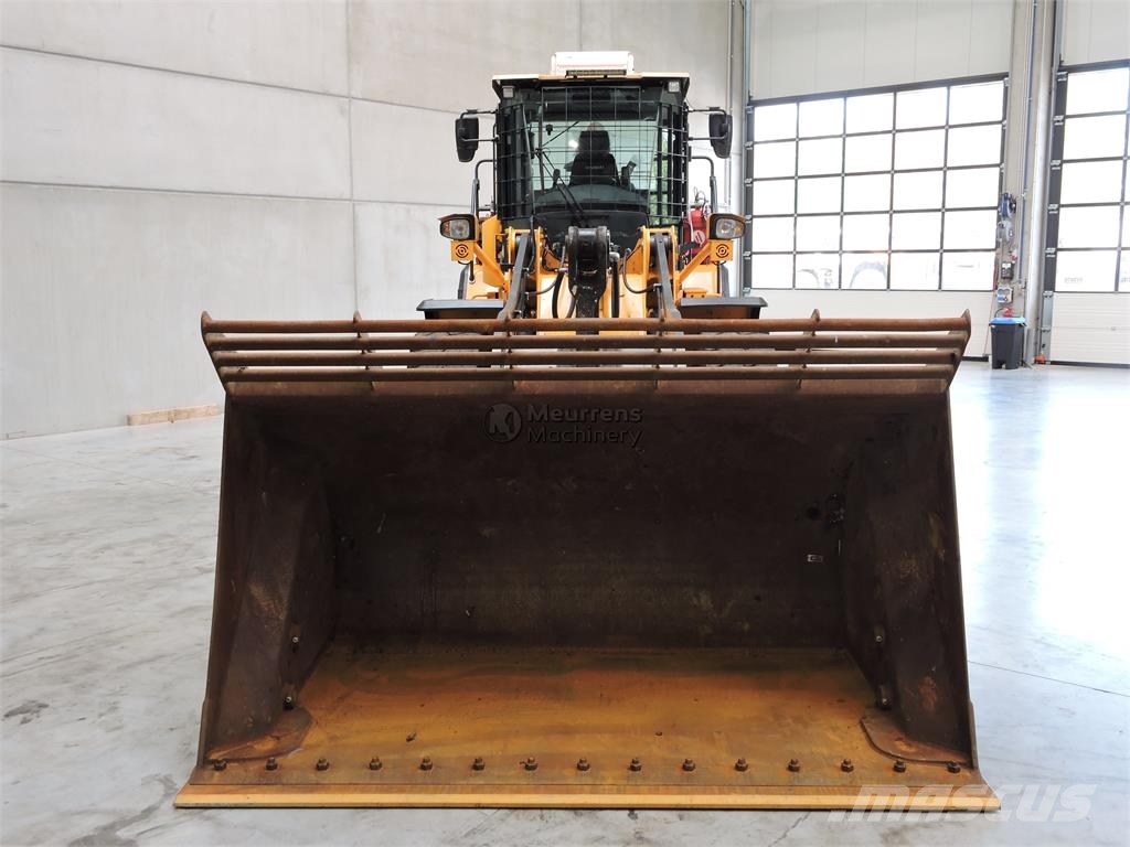 Hyundai HL955A لوادر بعجل