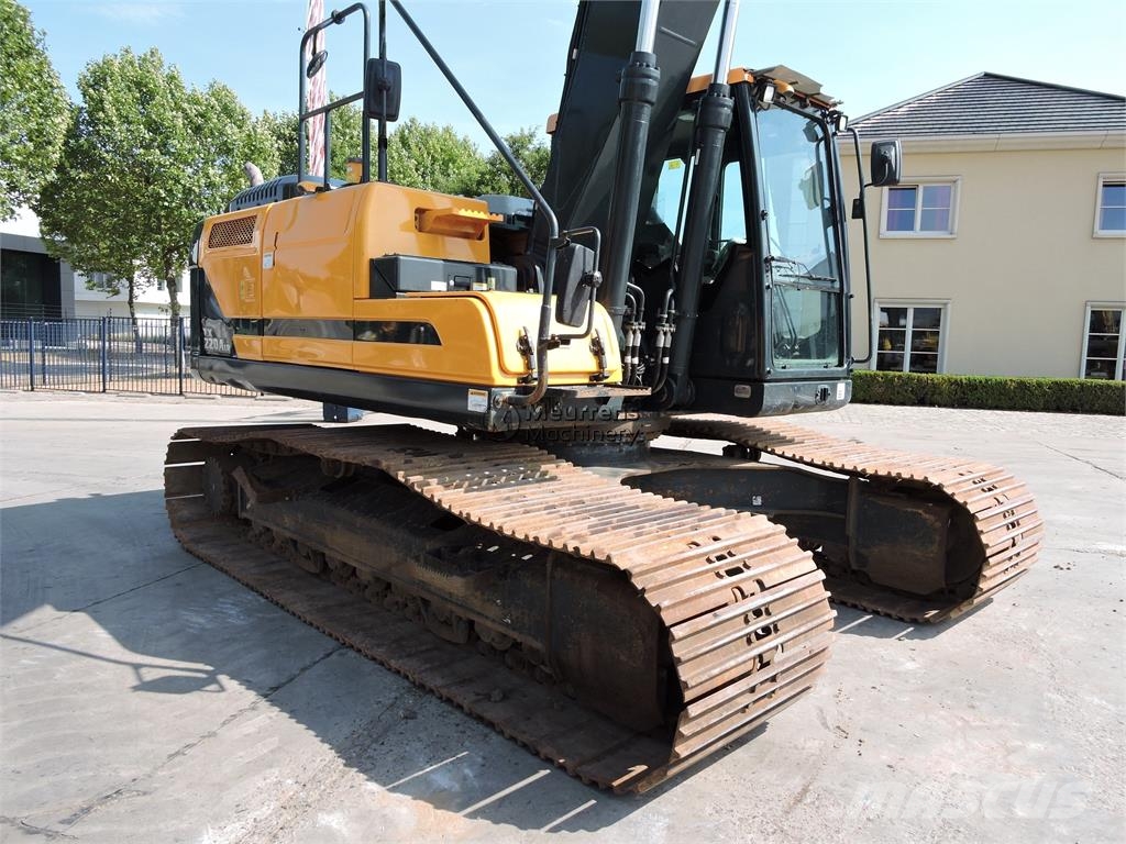 Hyundai HX220 LC Longreach CE حفارات زحافة