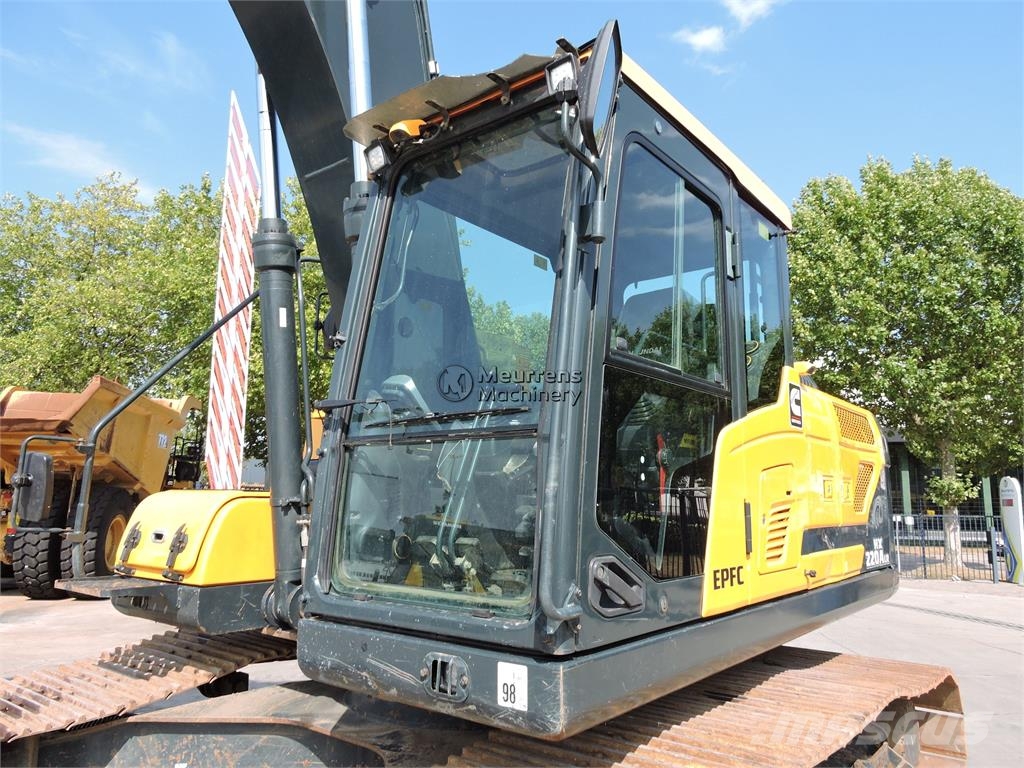 Hyundai HX220 LC Longreach CE حفارات زحافة