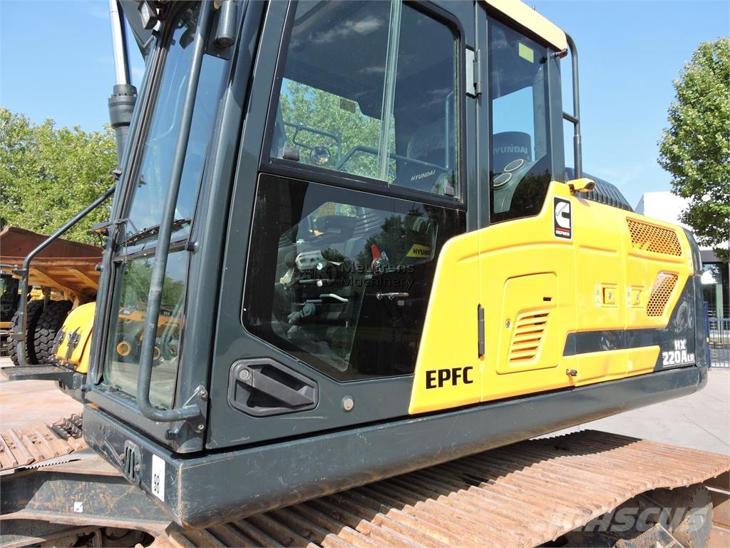 Hyundai HX220 LC Longreach CE حفارات زحافة
